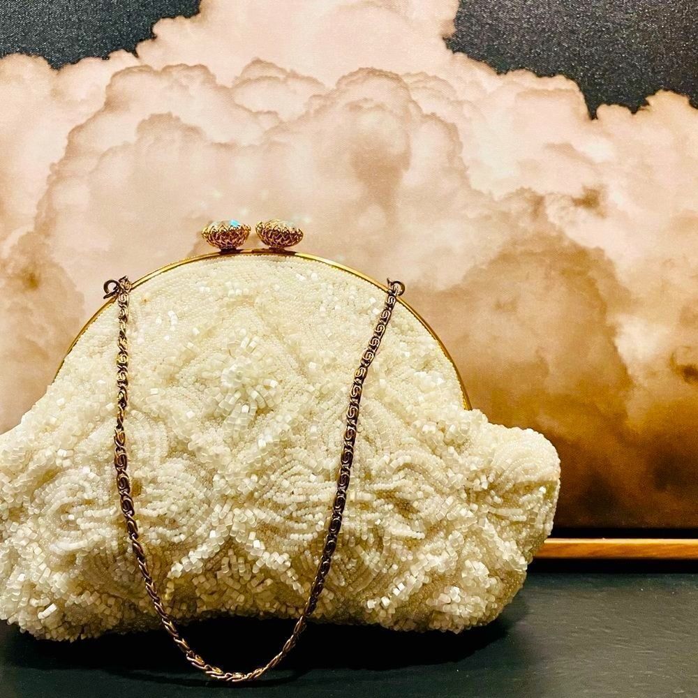 ♥️ Vintage beaded purse, wedding clutch 1950s-60s Iridescent jeweled clasp